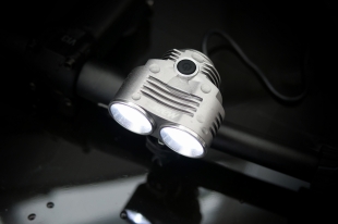 Výkonná cyklo svítilna