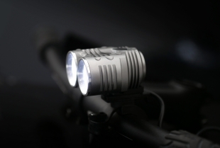 Výkonná cyklo svítilna