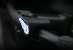 Lehká cyklo svítilna na kolo