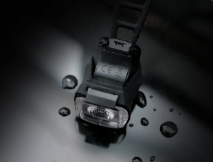 Lehká cyklo svítilna na kolo